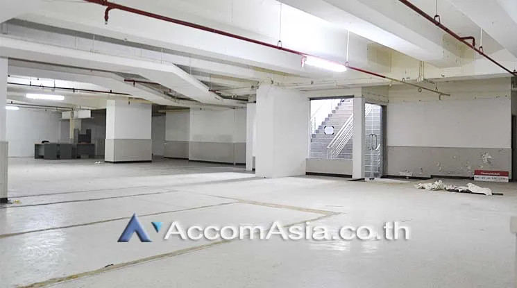unitOffice |  Retail / showroom For Rent in Silom, Bangkok  near BTS Chong Nonsi (AA15410)